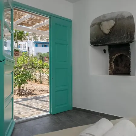 Xerolithia アパートホテル 3*